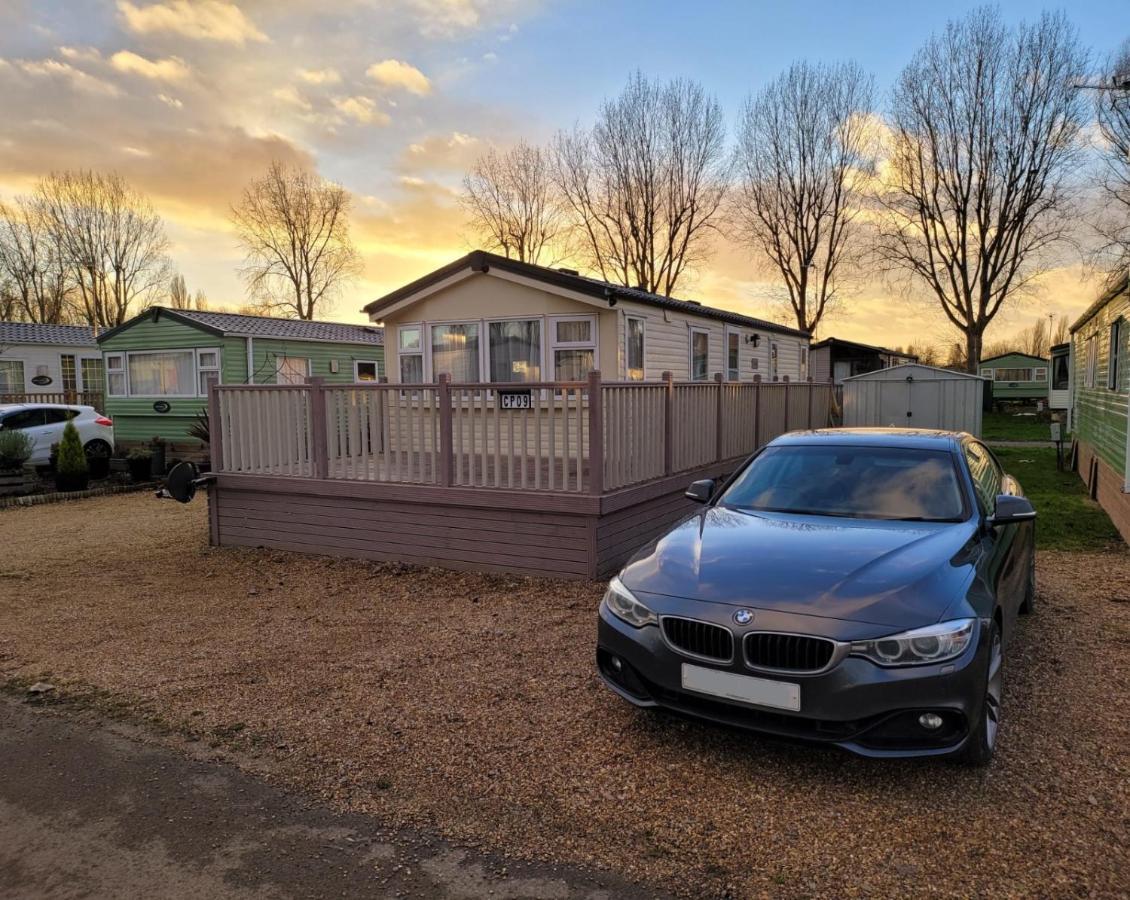 Lovely Static Caravan At Billing Aquadrome Villa Northampton Kültér fotó